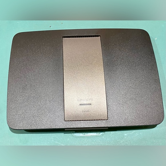 Linksys AC1600 Wi-Fi Wireless Dual-Band+Gigabit & USB Ports Smart App (EA6400) - Picture 4 of 8